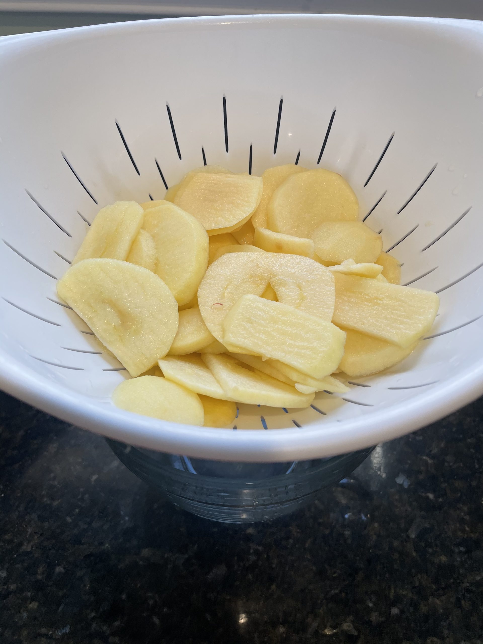 Draining apples to dehydrate