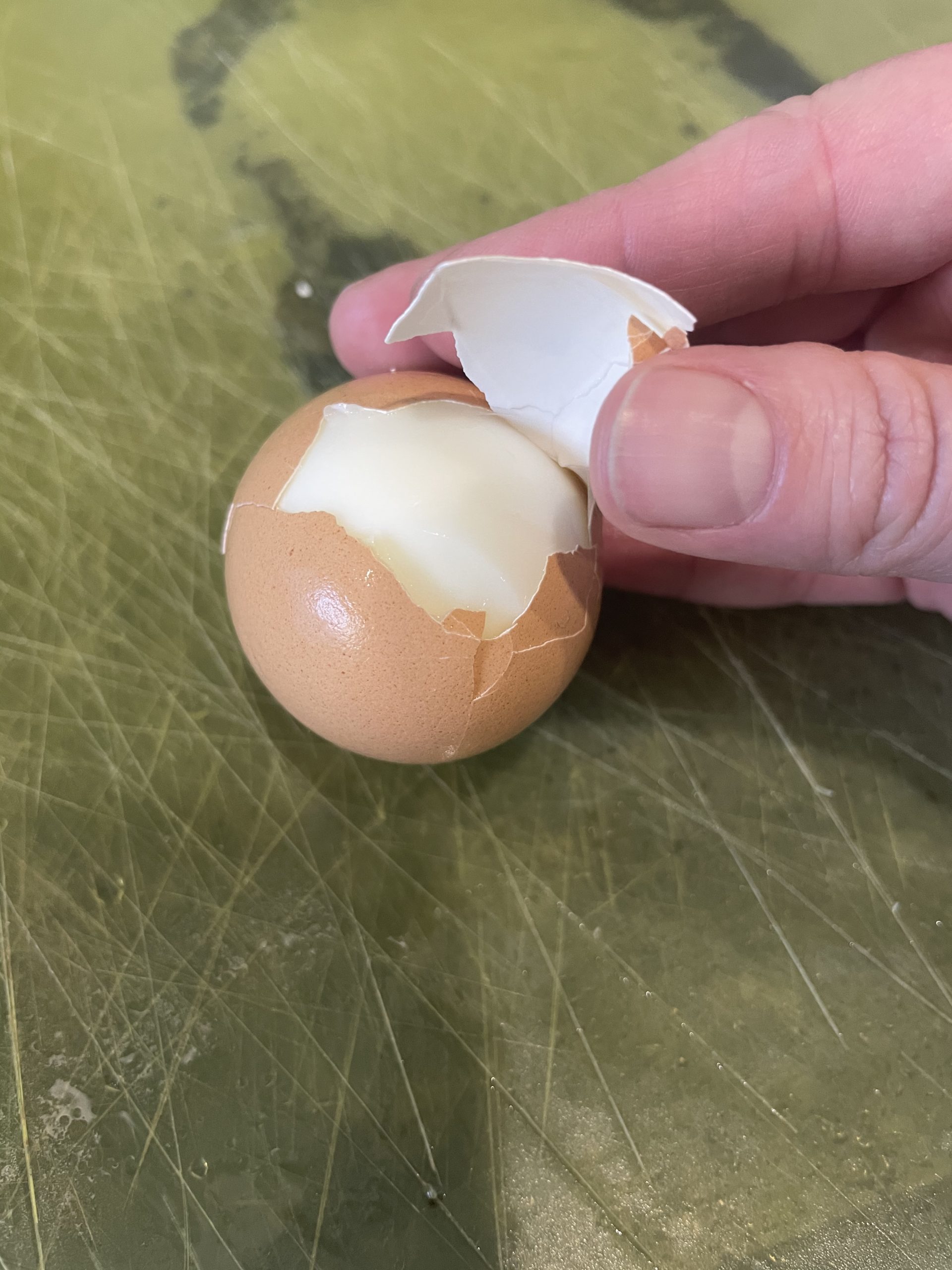 Peeling eggs perfectly