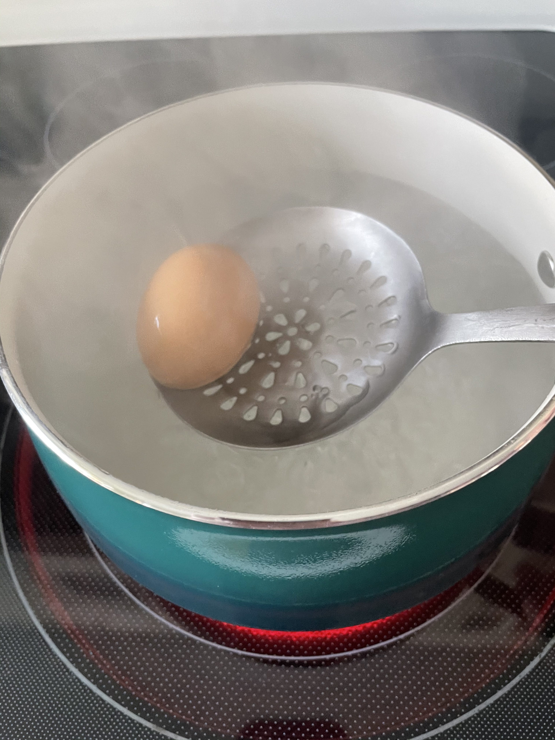 Starting to boil eggs with boiling water